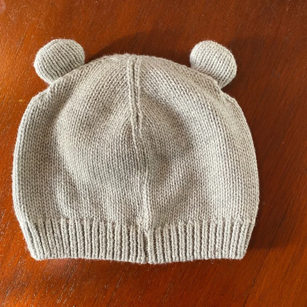 Gap Hat grey bear size 3-6 months